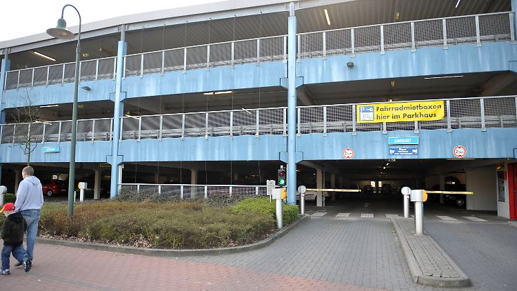 Das City-Parkhaus am Wasserturm in Emden. Hier starb die Elfjährige.