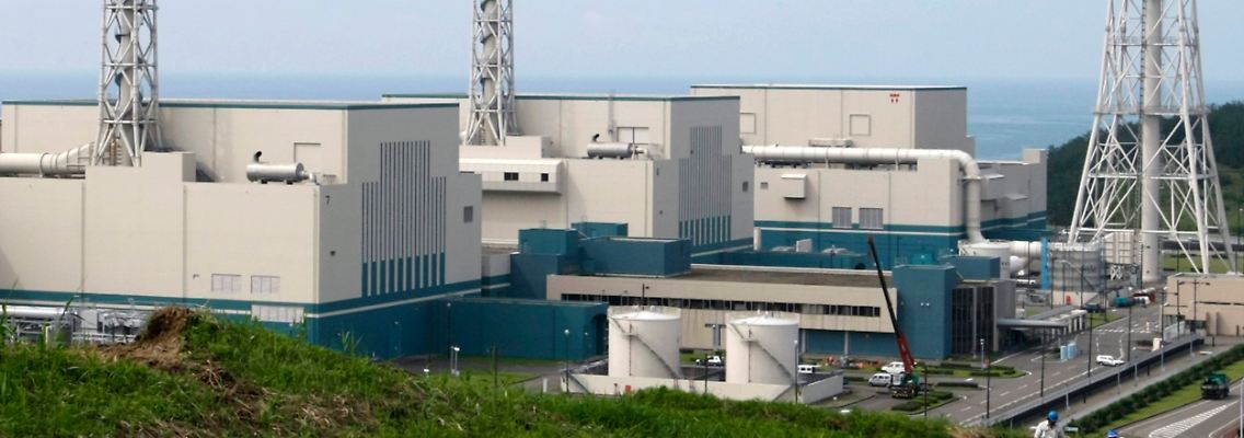 Die Reaktoren 5 bis 7 (r.-l.) des Atomkraftwerks Kashiwazaki-Kariwa.