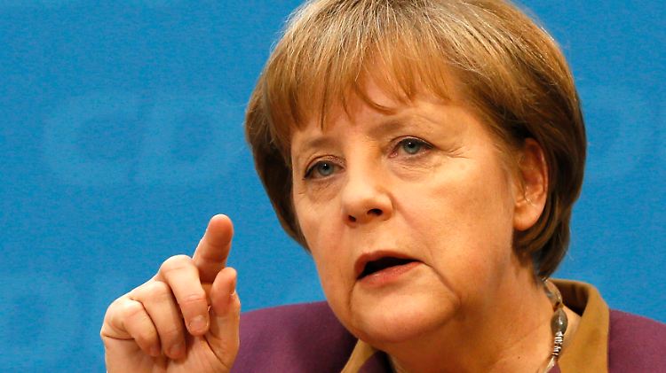 Kanzlerin Angela Merkel will die Euro-Rettungsschirme ESM und EFSF parallel laufen lassen.
