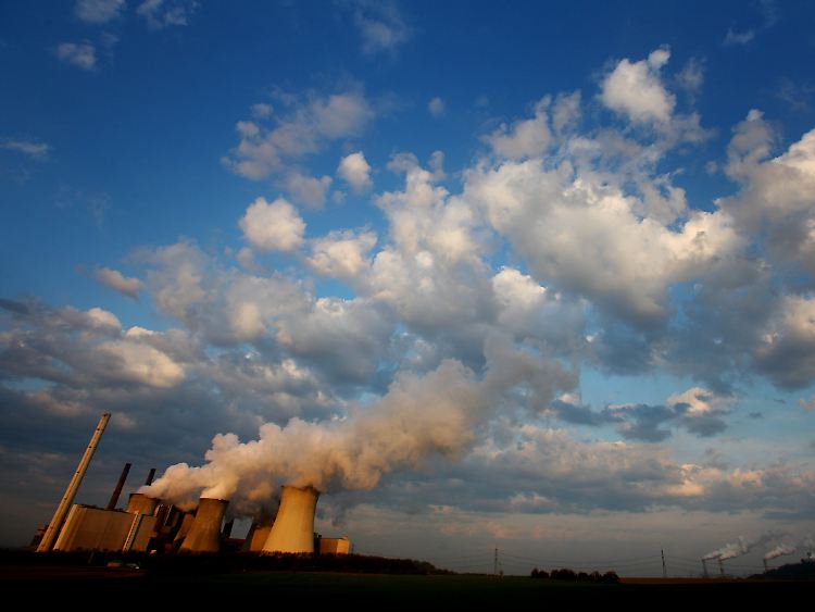 Strom aus Braunkohle: Das Kraftwerk Neurath bei Grevenbroich in Nordrhein-Westfalen läuft für RWE.