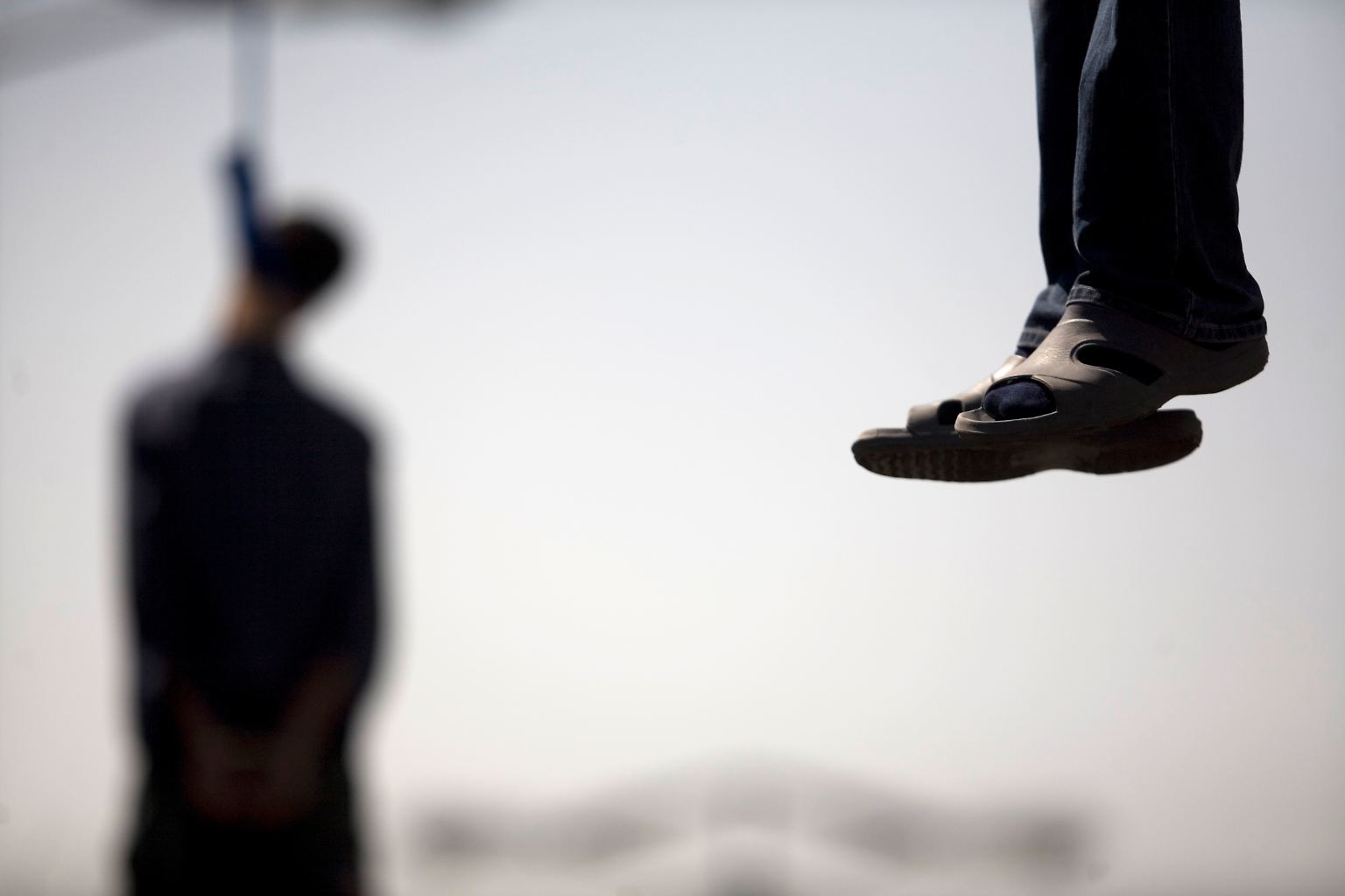 Es sind Bilder, die an den zivilisatorischen Stand des Mittelalters erinnern. Auch im Jahr 2011 sind laut der Statistik der Menschenrechtsorganisation Amnesty International von Staats wegen vermeintliche und erwiesene Verbrecher gehängt, ... 