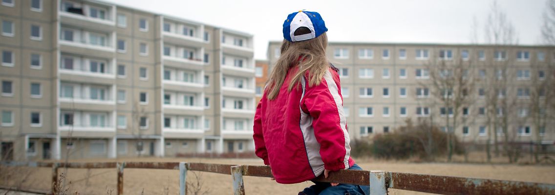 Als arm gilt laut der Studie, wer 60 Prozent des Durchschnittseinkommens verdient. Die Erhebung berücksichtigt die Anzahl der Kinder einer Familie.