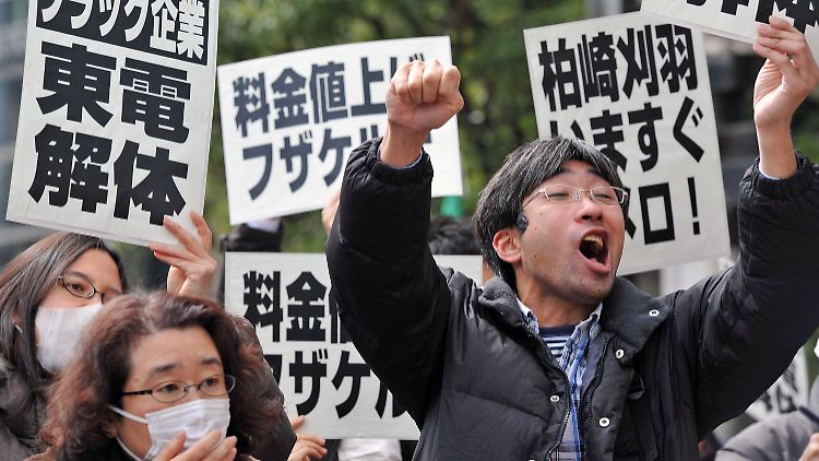 Die japanische Bevölkerung ist nach Fukushima gegen die Atomkraft - auch deshalb findet der Stromriese Tepco keinen neuen Chef. 