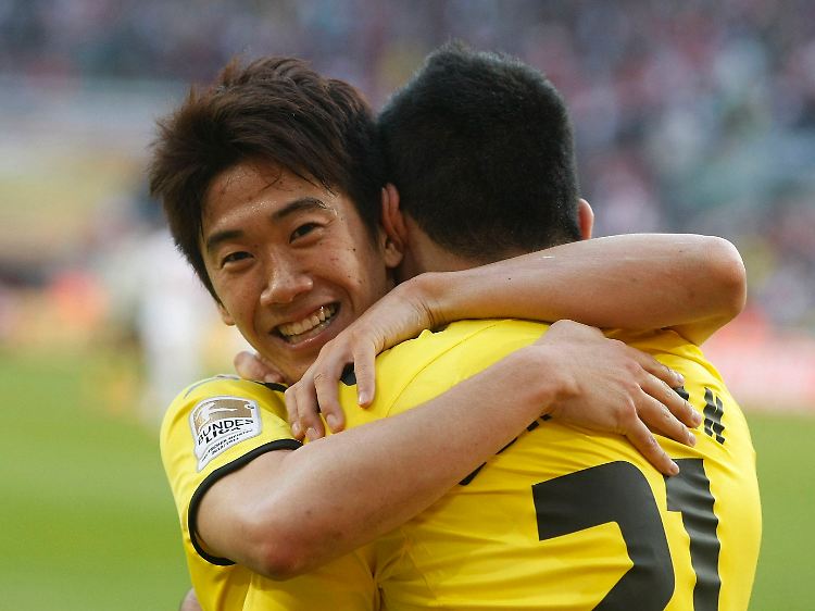 Shinji Kagawa ist Götzes kongenialer Spielpartner im offensiven BVB-Mittelfeld - allerdings läuft der Vertrag des Japaners 2013 aus.