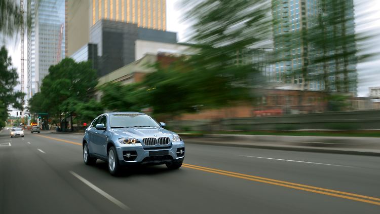 Typisch BMW: Der Active Hybrid X6 überzeugt durch eine enorme Leistung.