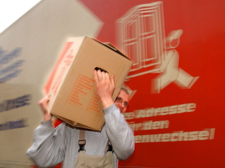 Arbeitnehmer sind nicht davor geschützt, dass ihr Arbeitsplatz an einen anderen Standort verlegt wird. Auch nicht, wenn er mit seiner Familie am bisherigen Standort lebt.