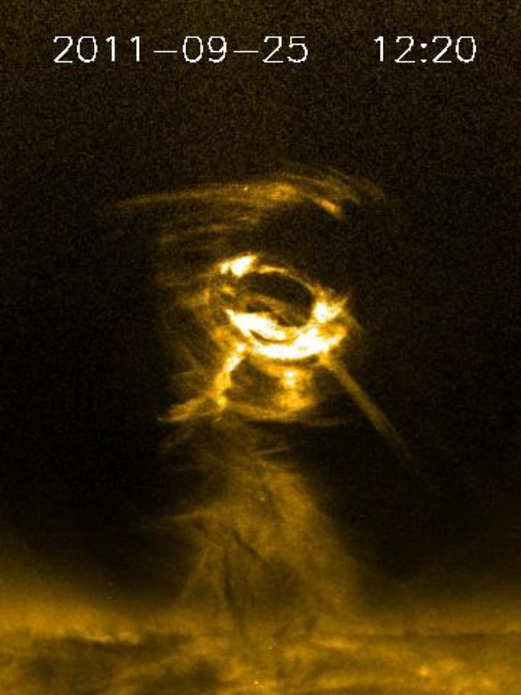 Ein gigantischer Tornado auf der Sonne, aufgenommen mit dem Sonnensatelliten "SDO".