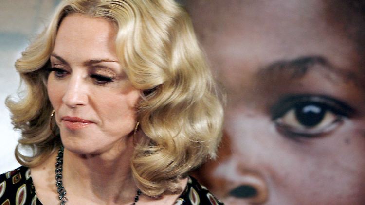 Will sie nur Gutes tun? Oder verschwendet Madonna Geld für ihre Imagepflege in Malawi?