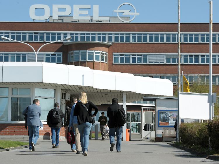 Bochum bleibt ein heißes Pflaster für Opelaner. Immer wieder grüßt die Angst um den Job.