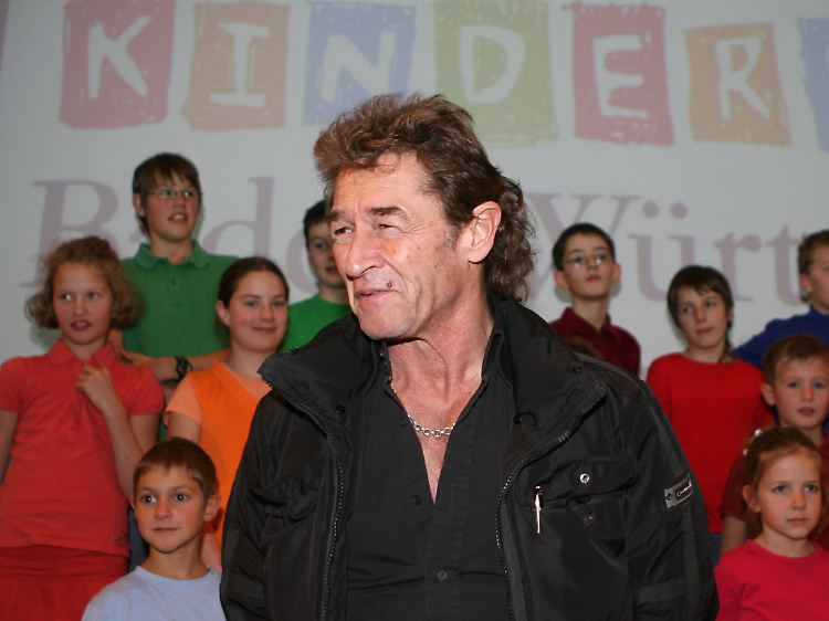 Rockmusiker Peter Maffay bei der Eröffnung einer Kinderland-Konferenz im November 2008 in Stuttgart.