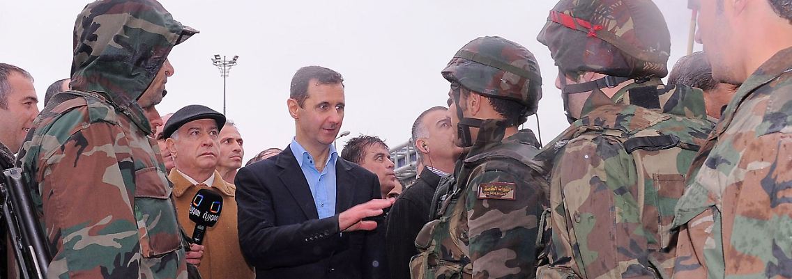 Baschar al-Assad besucht Homs. Einen Tag später lässt er wieder auf die Stadt schießen.