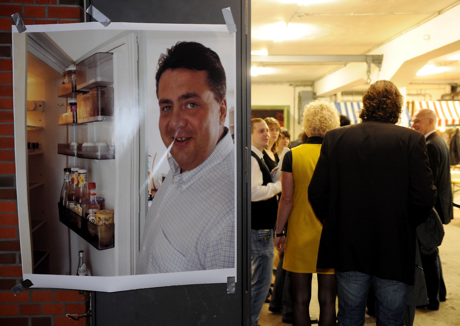 Vor ein paar Wochen, an seinem 50. Geburtstag, kokettierte Sigmar Gabriel noch mit dem Ausstieg aus der großen Politik - weil er jetzt in einem Alter sei, in dem man in seiner Harzer Heimatstadt Goslar gerade als volljährig gilt.