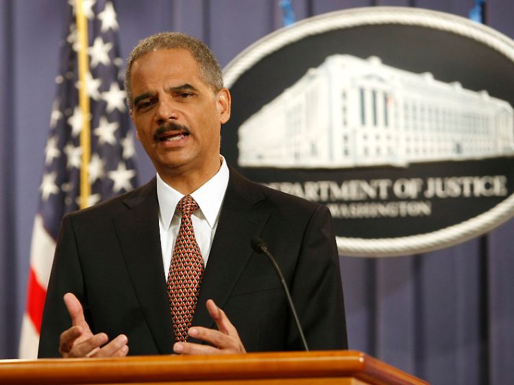 Eric Holder sieht sich heftiger Kritik ausgesetzt.