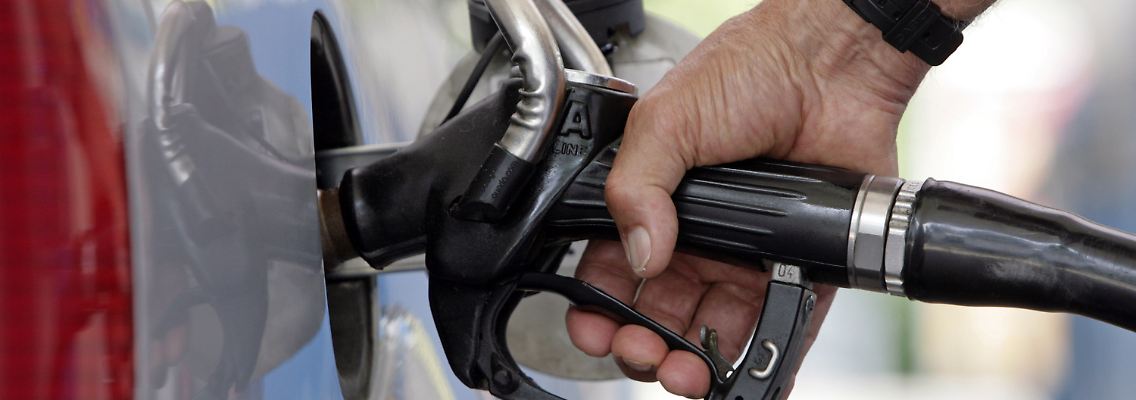 Die Autofahrer müssen für Benzin und Diesel immer tiefer in die Tasche greifen.