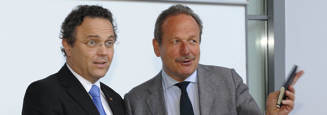 Hans-Peter Friedrich (l.), Frank Bsirske.