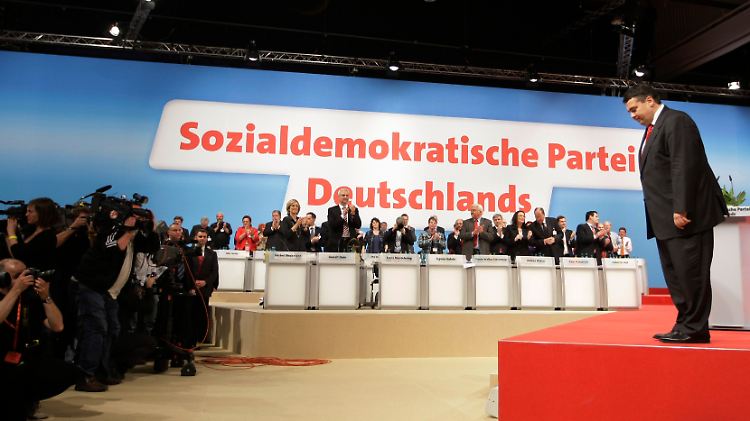 Gabriel wurde sechs Minuten lang gefeiert.