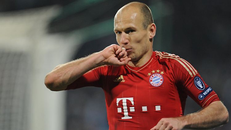 Arjen Robben machte mit dem 2:0 den Deckel auf das Spiel in Marseille - und ließ die Halbfinalchancen der Franzosen auf ein Minimum schrumpfen.