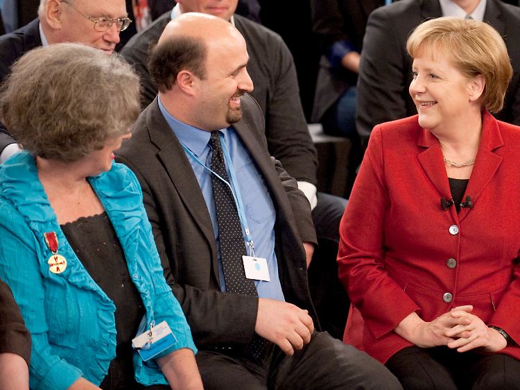 Die Welt steht Kopf: Beim Bürgerdialog hört Merkel den Bürgern zu, nicht anders herum.