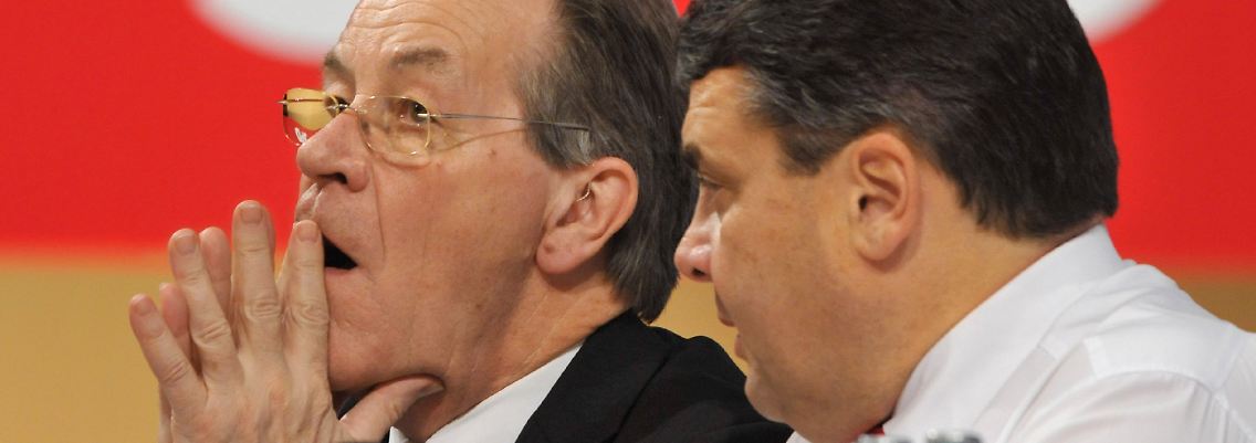 Der neue SPD-Vorsitzende Sigmar Gabriel und sein Vorgänger Franz Müntefering. (von rechts)
