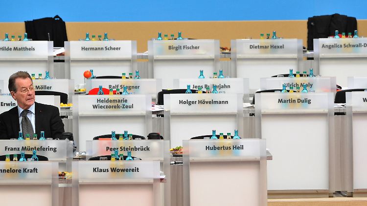 Allein auf weiter Flur: Der ehemalige Parteichef Müntefering, der sich einst für die Rente mit 67 stark gemacht hatte.