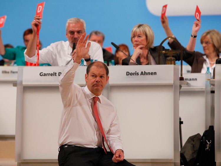 Abstimmungsergebnisse fast wie im Sozialismus: Mit nur einer Nein-Stimme und vier Enthaltungen nahm die Partei den Leitantrag an.