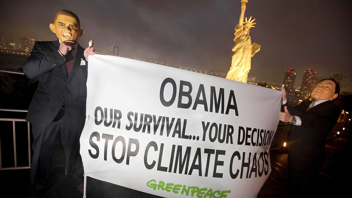 Greenpeace-Aktivisten fordern von Obama mehr Taten im Klimaschutz.