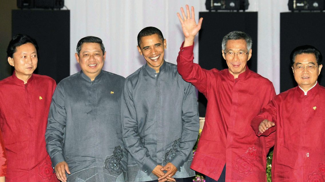 Gruppenfoto in Asien: Japan's Premier Yukio Hatoyama, Indonesiens Präsident Susilo Bambang Yudhoyono, Us-Präsident Obama, Singapurs Premier Lee Hsien Loong, Chinas Präsident Hu Jintao (von links nach rechts).