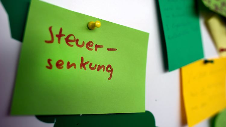 Die Koalition möchte ab 2013 die steuerlichen Grundfreibeträge in zwei Stufen anheben.