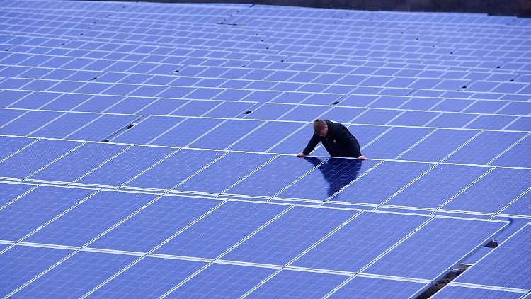 Solarpark bei Rügen - schon ab dem 1. April werden Solaranlagen weniger gefördert.