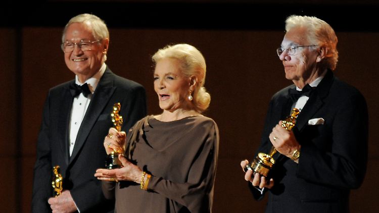 Corman, Bacall und Willis (v.l.n.r.) mit ihren Preisen.