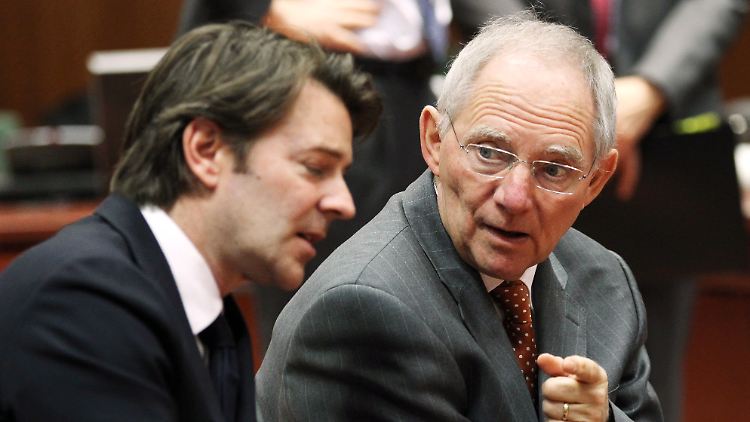 Wolfrang Schäuble und François Baroin haben Redebedarf.