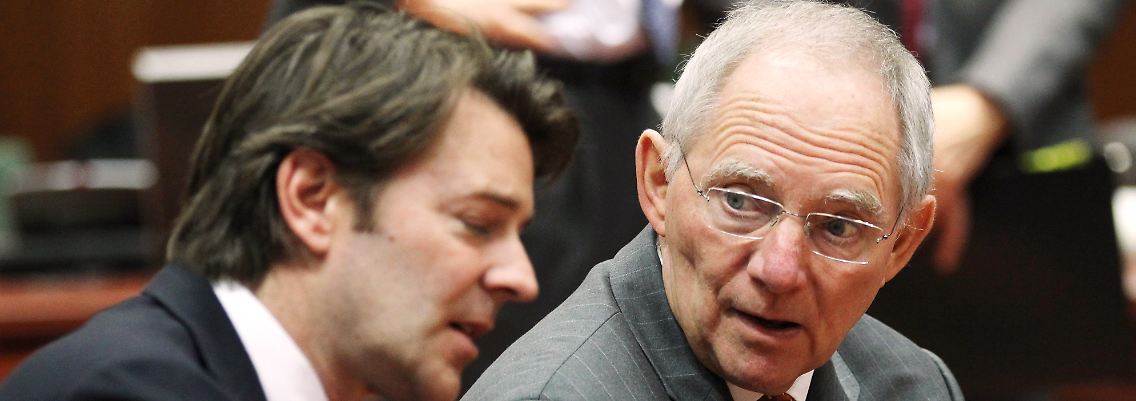 Wolfrang Schäuble und François Baroin haben Redebedarf.