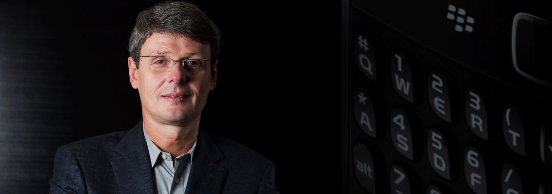 Erst seit wenigen Monaten bei RIM am Ruder: Thorsten Heins muss tiefrote Zahlen vertreten und seine Spitzenkräfte halten.