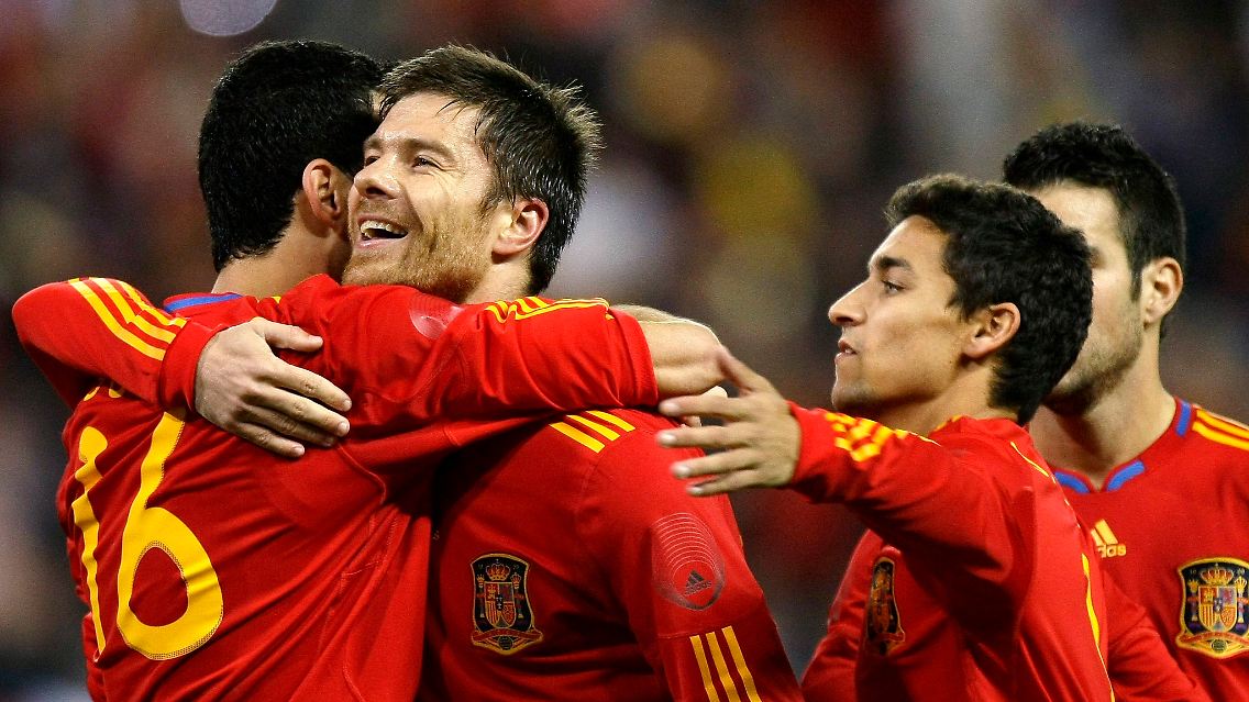Doppeltorschütze: Spaniens Xabi Alonso lässt sich feiern.