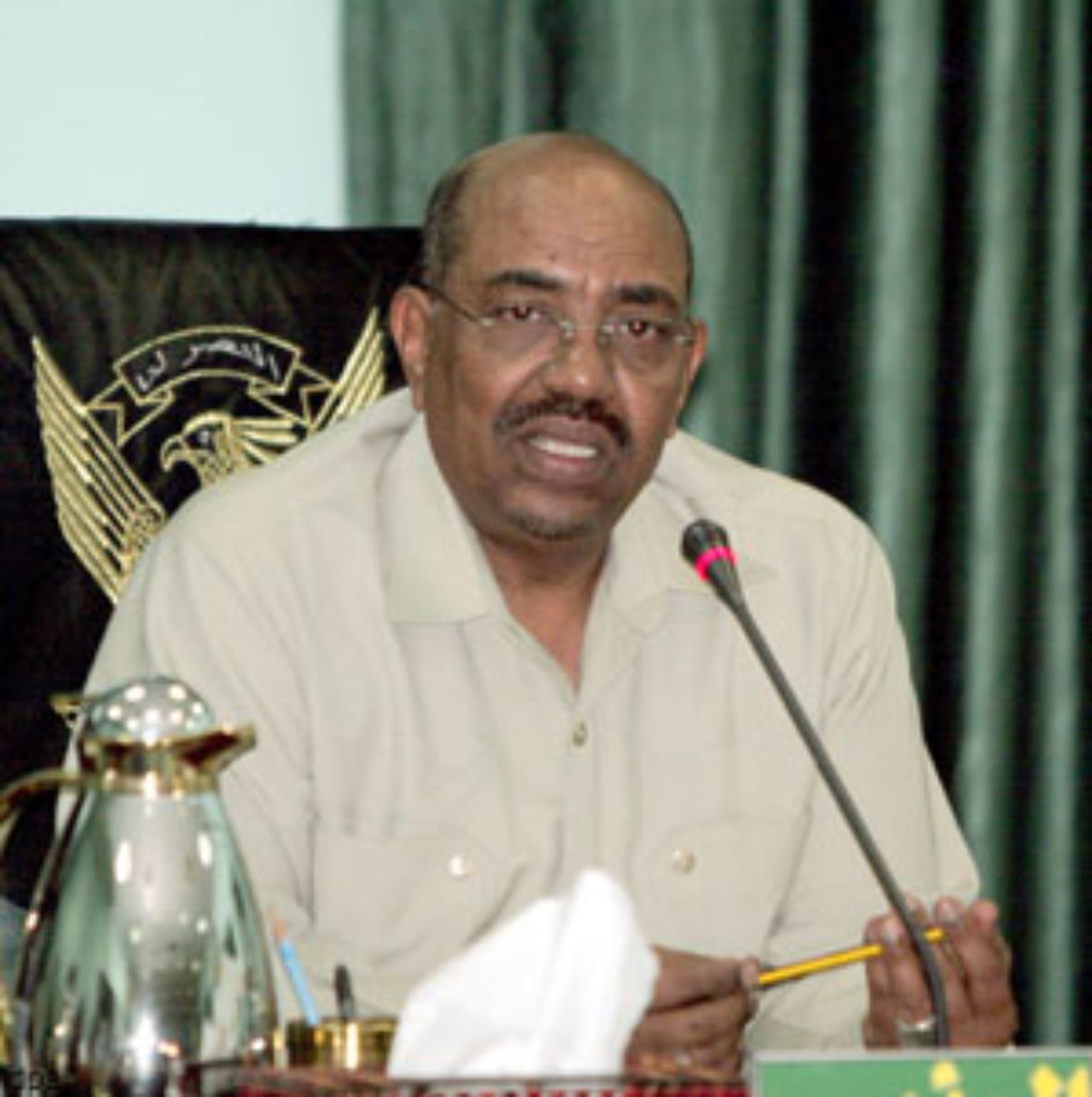 Der Internationale Strafgerichtshof in Den Haag hat mehrere Haftbefehle gegen den sudanesischen Präsidenten Omar Hassan al-Baschir (im Bild) beantragt.