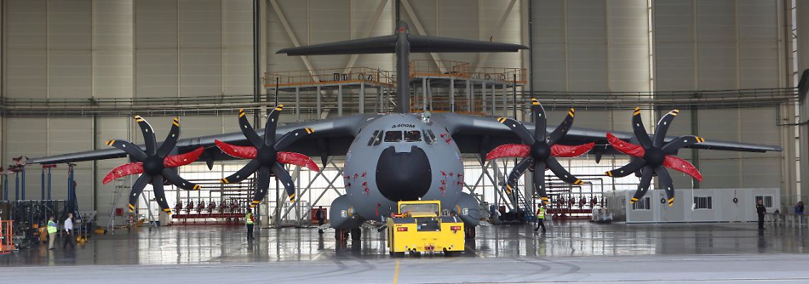 Schattenplatz im Hangar: Der Militärtransporter der Zukunft.