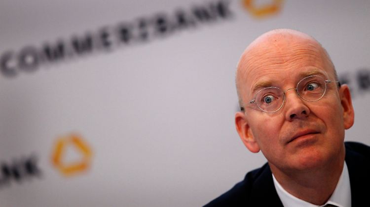 Darf bis 2014 nichts anderes kaufen: Martin Blessing.