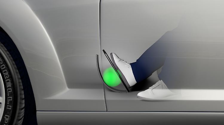 Das haptische Gaspedal soll den Mercedes-Fahrer auf dezente Weise bevormunden.
