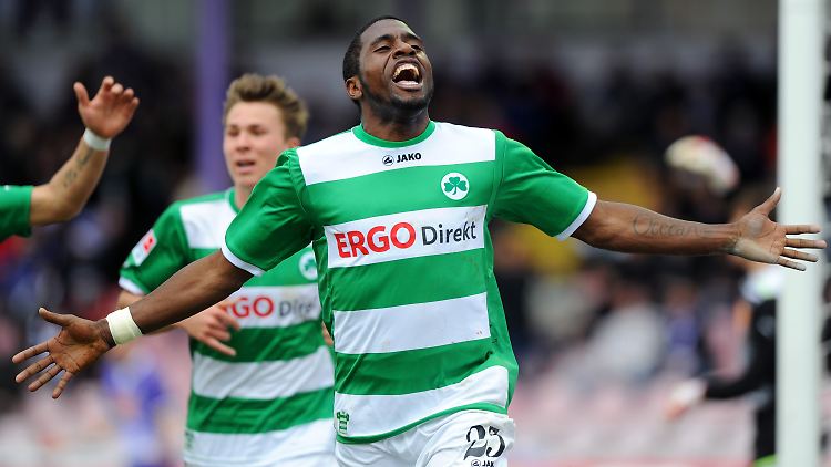 Fürths Olivier Occean jubelt über seinen Treffer zum 1:0.