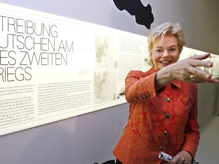Steinbach im August 2006 in der Ausstellung "Erzwungene Wege - Flucht und Vertreibung im Europa des 20. Jahrhunderts".