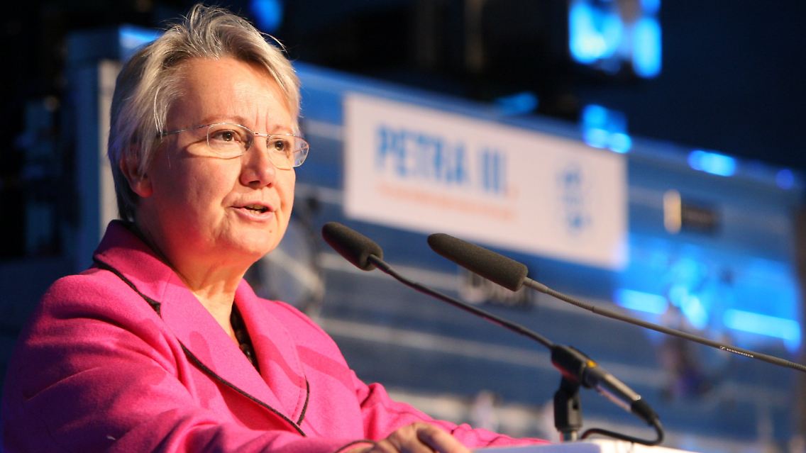 Forschungsministerin Schavan weihte die Lichtquelle Petra III ein.