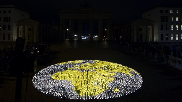 Kerzenschein am Brandenburger Tor.