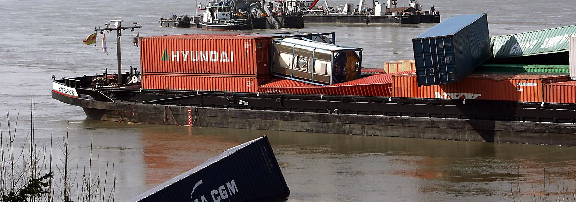 Sechs Tage lang stand der Schiffsverkehr auf dem Rhein still.