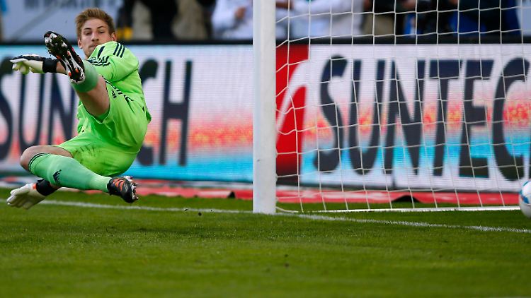Bei Schalke feierte Lars Unnerstall überraschend sein Comeback zwischen den Pfosten.