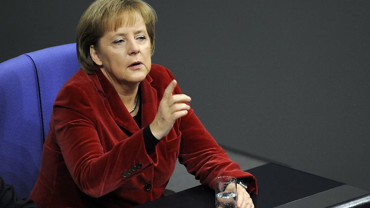 Auf der Suche nach Harmonie: Kanzlerin Merkel bittet zum Team-Training.