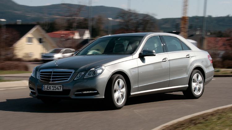 Dank des Hybrid-Moduls kann das Fahrzeug auch kurze Strecken rein elektrisch fahren