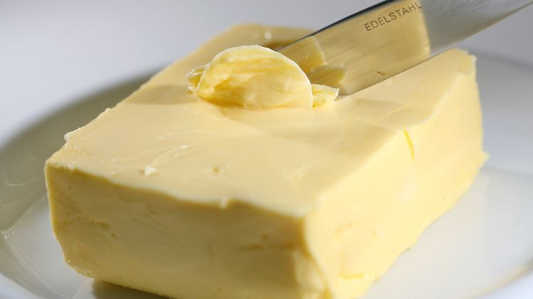 Butter kann härter werden, wenn sie oft zwischen Kühlschrank und Raumtemperaturen wechselt.