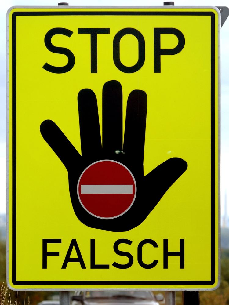 Über die Ursachen, warum jemand zum Geisterfahrer wird, wird viel spekuliert. Stress, Müdigkeit oder eine verwirrende Beschilderung können Gründe sein.