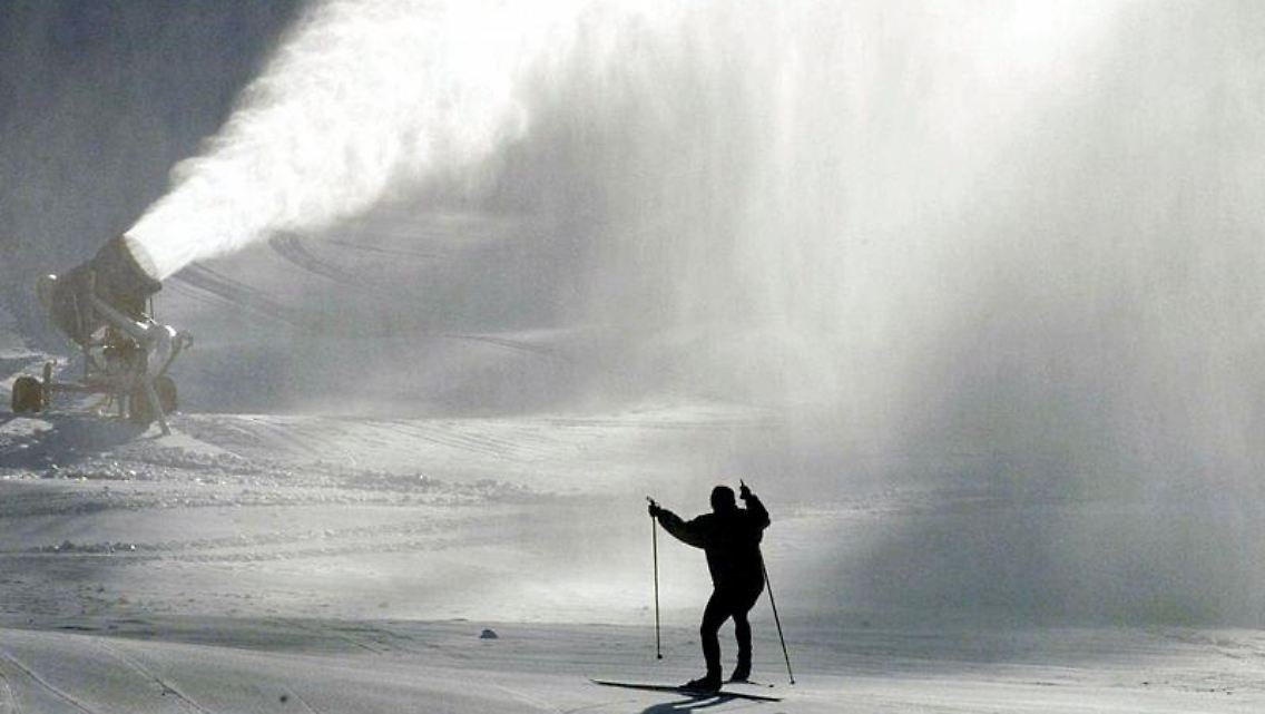 Schneekanone auf dem Kahlen Asten bei Winterberg.