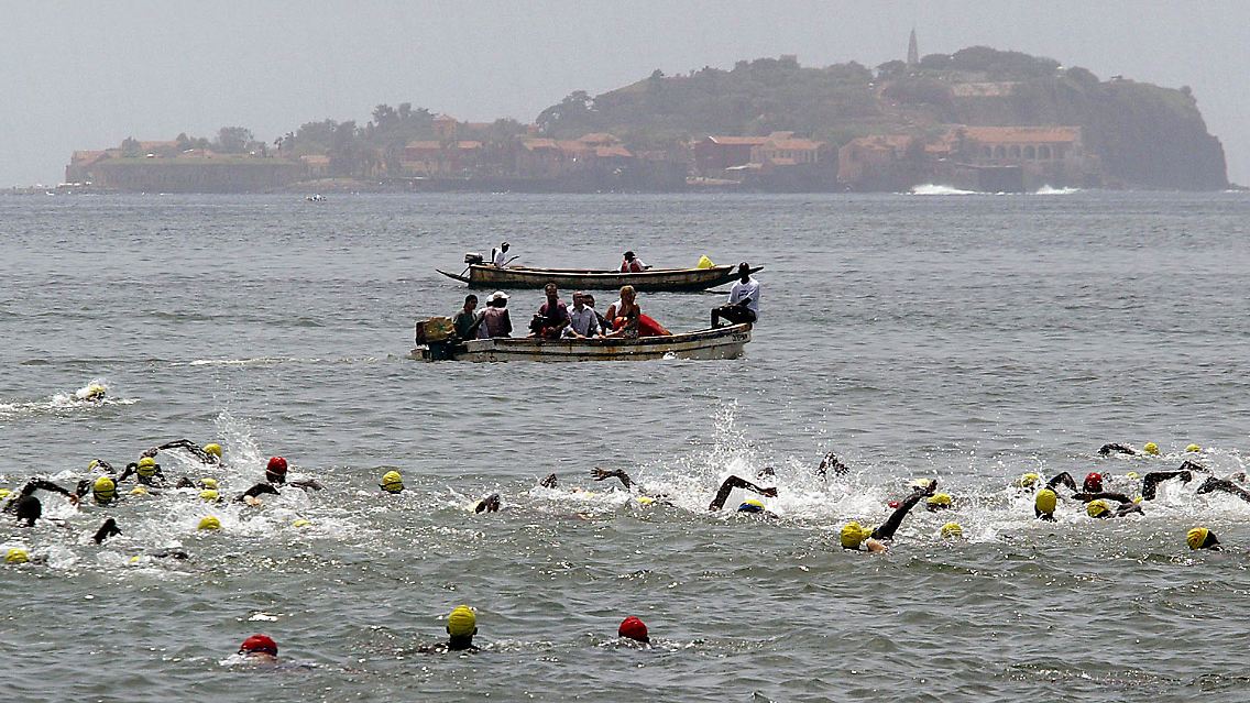 Von Dakar nach Goree sind es nur wenige Kilometer. (Jährlicher Schwimmettbewerb von Dakar nach Goree)